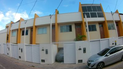 MEI - 003-2026. MOTA VENDE LINDA CASA TRIPLEX NA PRAIA DE COTOVELO MOBILIADO.